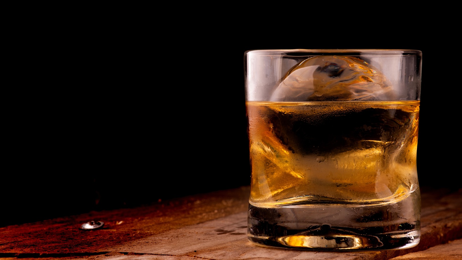 How The Type Of Ice You Use Impacts Your Drink