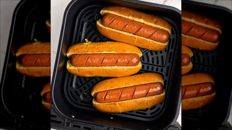 Hot dogs with buns in air fryer