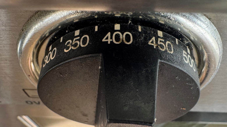 Oven temperature dial set to 400 F
