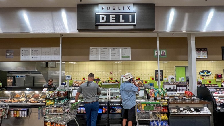 publix deli with prepared foods and soup bar