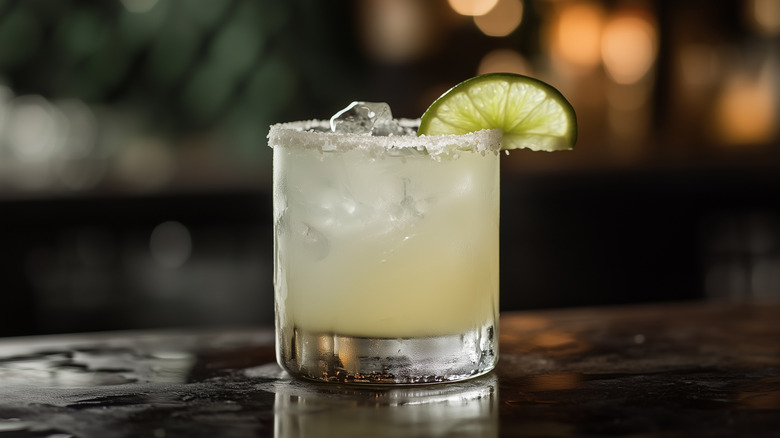 a margarita is garnished with salt and a slice of lime