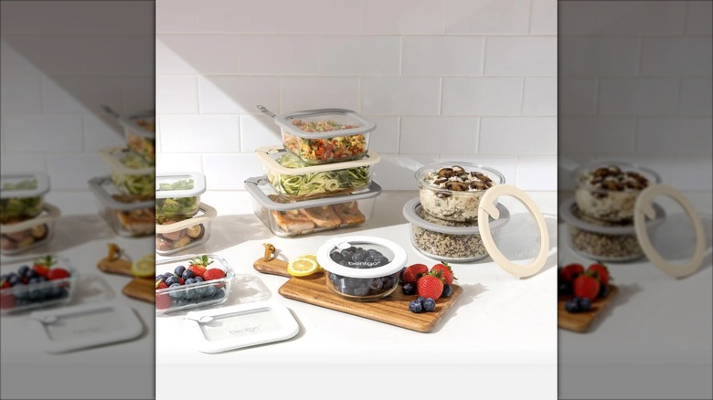 bentgo branded containers for food with lids