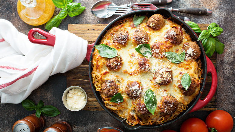 Baked spaghetti with meatballs
