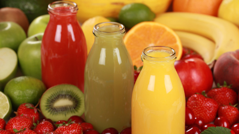 Fresh fruit juices made from red, green and orange fruits