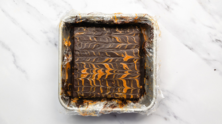 Chilled matzo cake with chocolate and dulce de leche