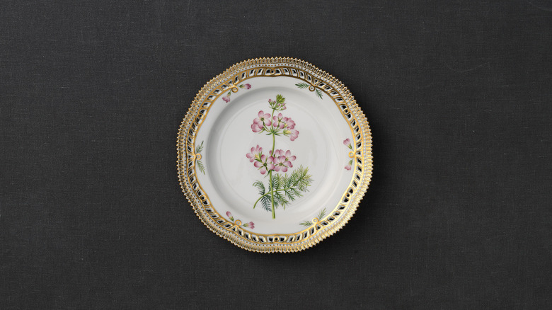 Flora Danica plate on dark gray background.