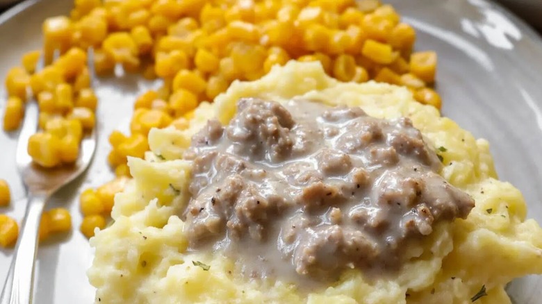 hamburger gravy over mashed potatoes with corn