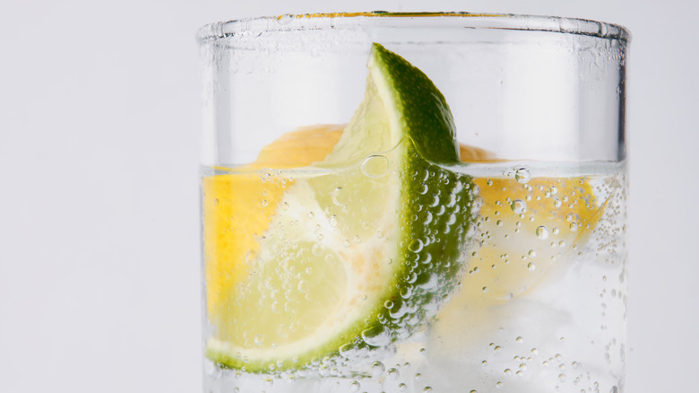 glass filled with lemon lime soda