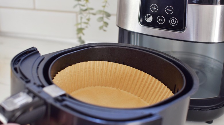 air fryer with liner