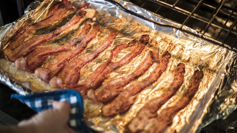 cooking bacon in the oven
