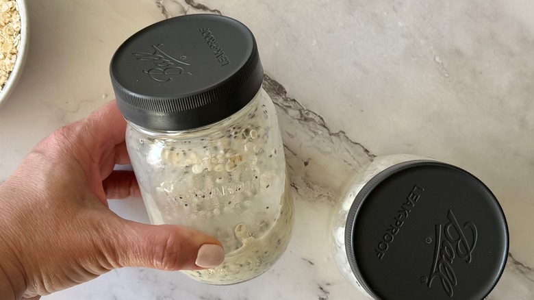 overnight oats in mason jars with lids