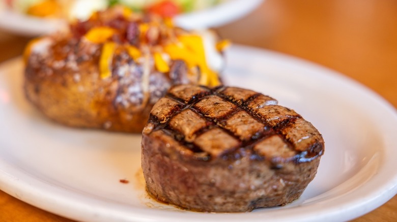 Texas Roadhouse Vs Outback: Which Steakhouse Has Cheaper Filet Mignon?