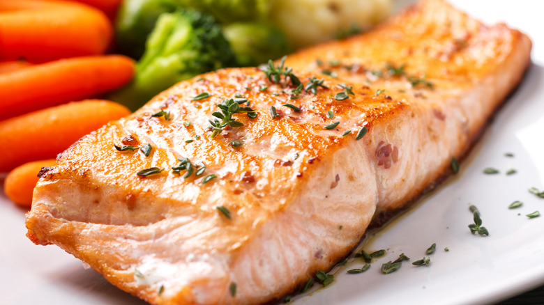 grilled salmon with vegetables