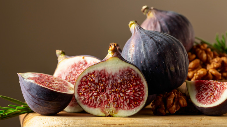 Fresh figs on a chopping board