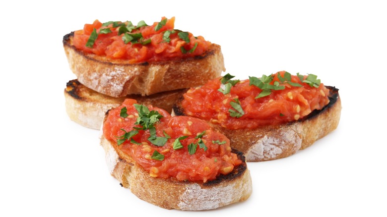 pan con tomate on toast