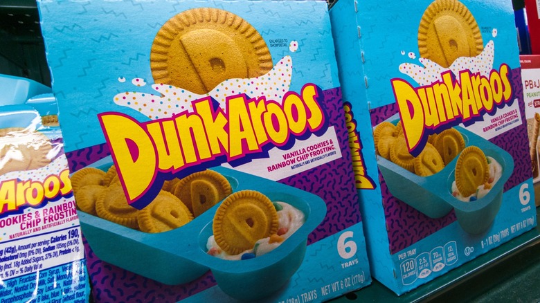 dunkaroos snacks on grocery store shelf