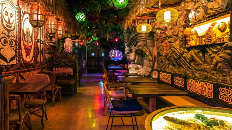 interior of tiki tatsu-ya