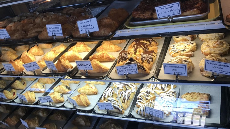 Baking case display with fresh pastries