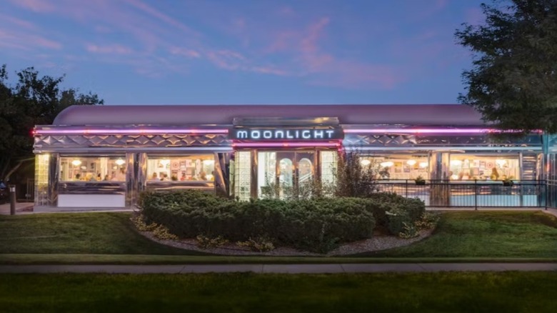 Exterior of Denver's Moonlight Diner at night