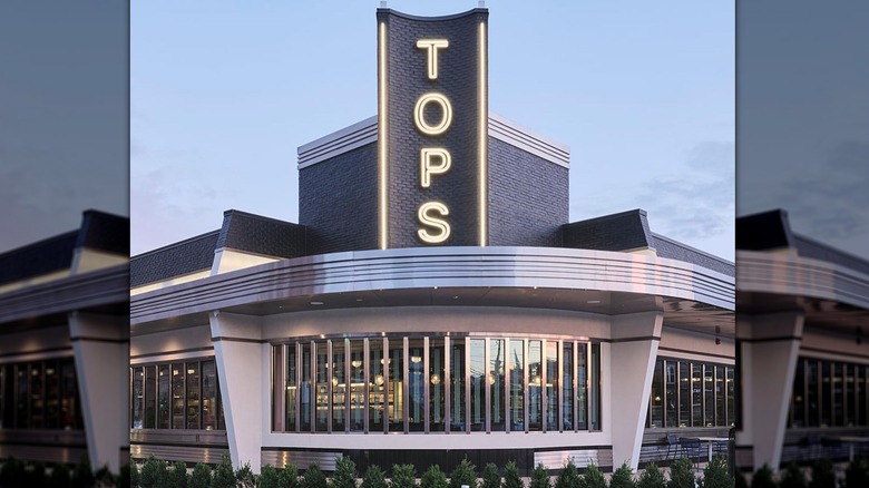 The exterior of Tops Diner in New Jersey