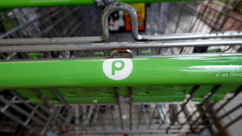 Closeup Publix-branded shopping cart handle