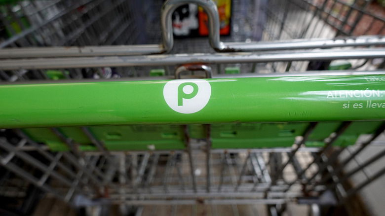 Closeup of Publix-branded shopping cart