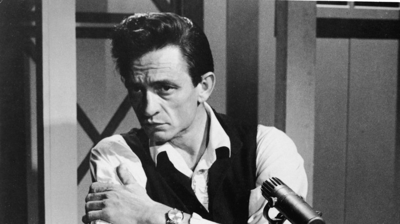 johnny cash singing with guitar