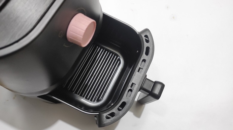 Open air fryer basket.