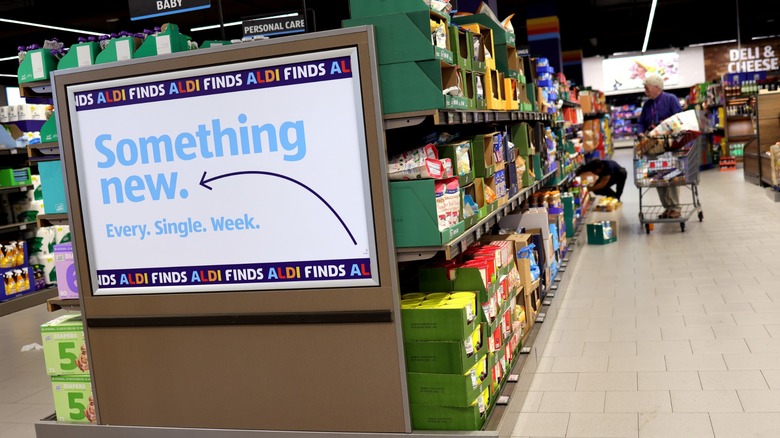 aldi finds sign in aldi store