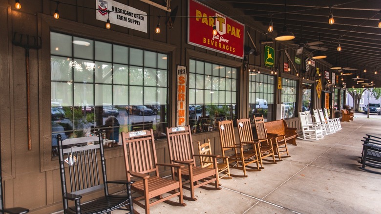 cracker barrel front porch with rocking chairs in florida