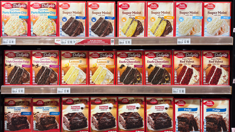 Betty Crocker cake mixes in grocery store