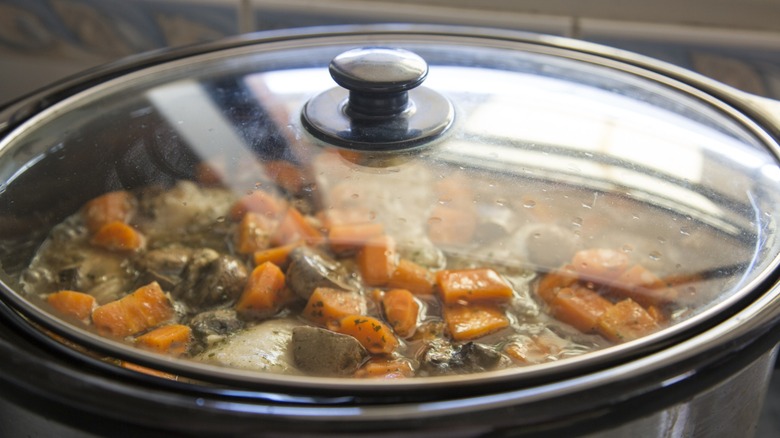 lid covers stew in a countertop slow cooker