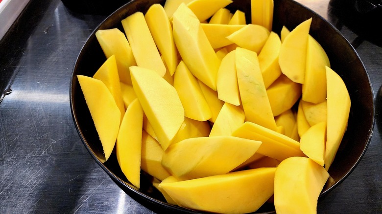 Slices of peeled mango.
