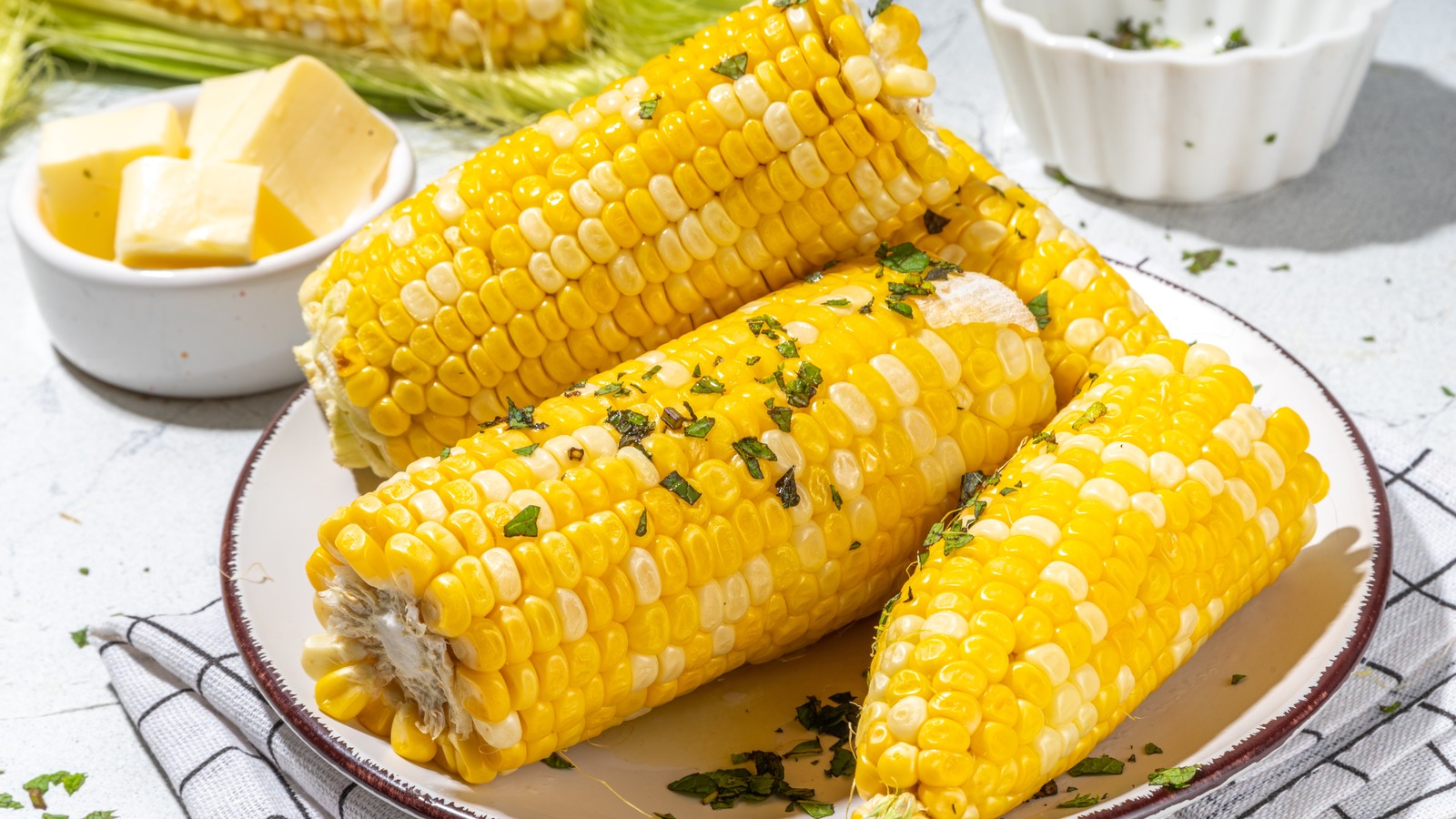 shuck-and-cook-corn-in-the-microwave