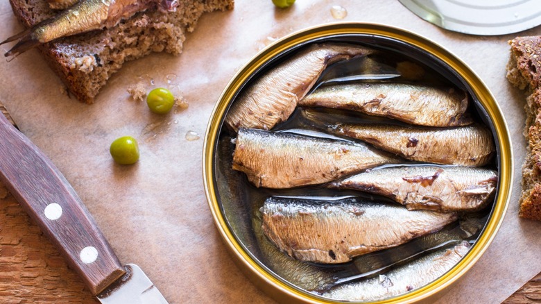 canned sardines with bread