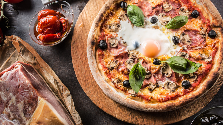 egg on pizza on wooden platter