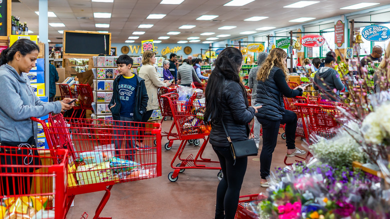 lines at Trader Joes checkout
