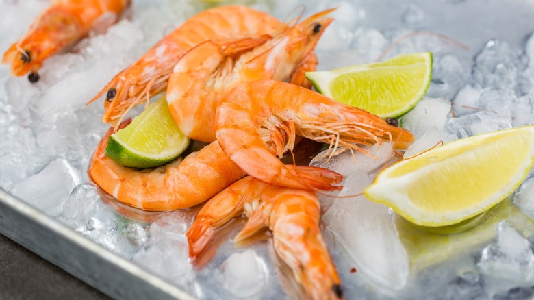 shrimp on ice with lemon and lime