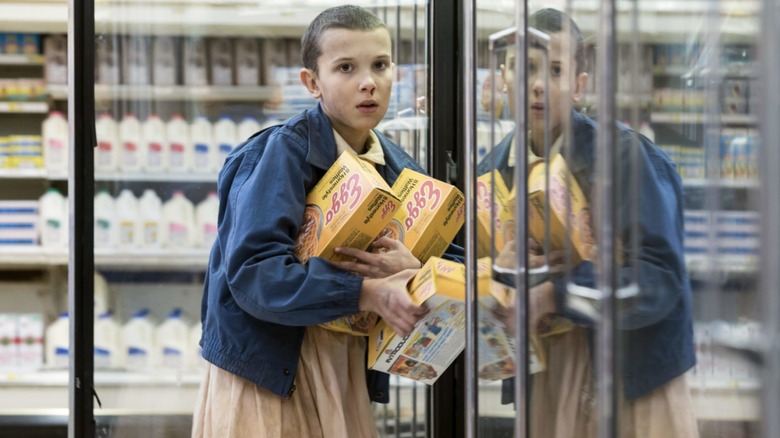 eleven (millie bobby brown) steals eggo waffles in stranger things s1e6