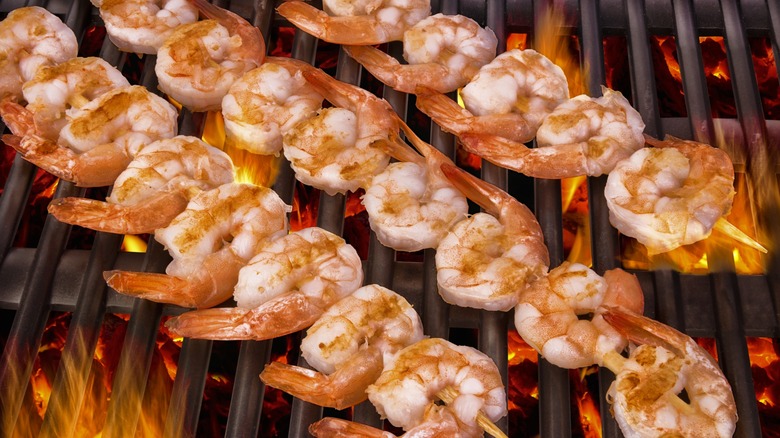 bbq shrimp on grill grates