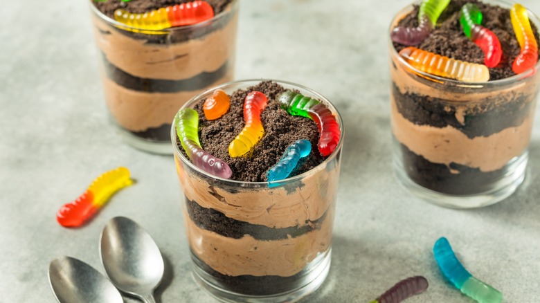 individual dirt cakes with gummy worms