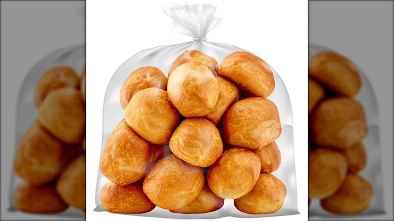 bag of dinner rolls in plastic