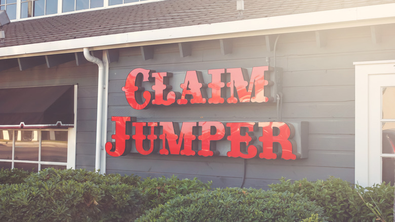 Claim Jumper exterior facade