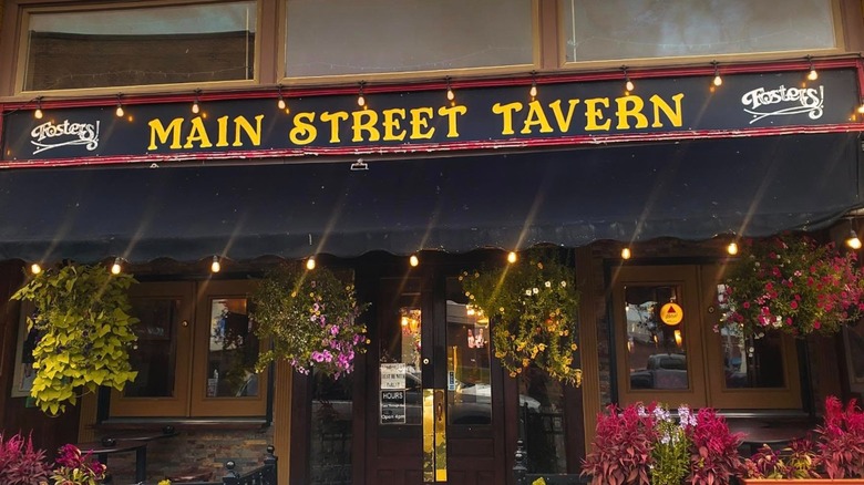 foster's main street tavern viewed from street