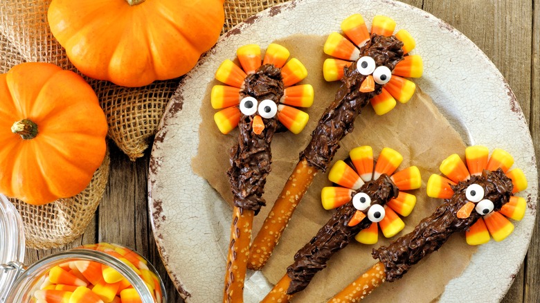 Thanksgiving chocolate-dipped turkeys
