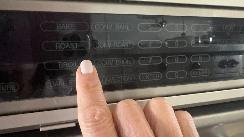finger setting oven temperature