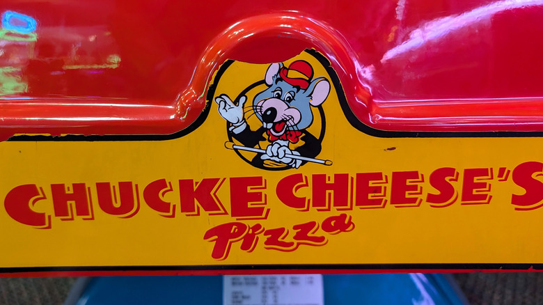 Old Chuck E. Cheese logo on back of motion ride