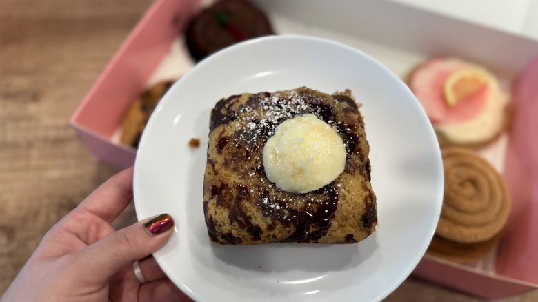 Crumbl French Toast Cookie