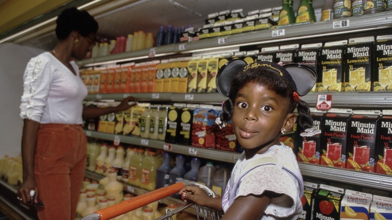 woman grocery shops with small child