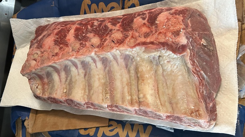 A prime rib with both chuck and loin ends